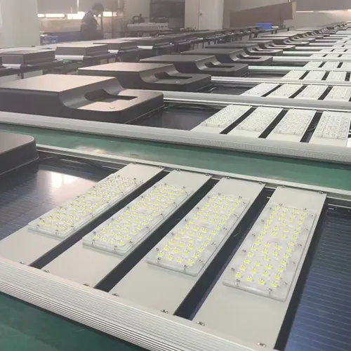QM Series all-in-one solar street lights arranged on the factory production line