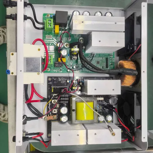 Carte de commande de climatiseur solaire SAC avec électronique de puissance et dissipateurs thermiques