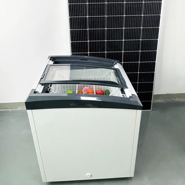 Sistema de congelamento solar com painel solar, freezer horizontal autônomo para áreas rurais, solução para armazenamento de alimentos.